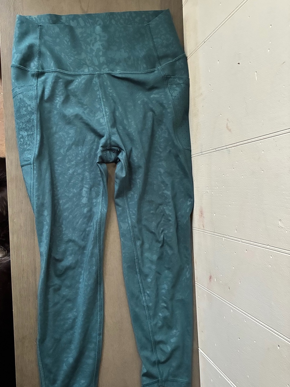 GAPfit Dark Teal Sculpt Revolution Leggings with Subtle Leopard Tone Pattern